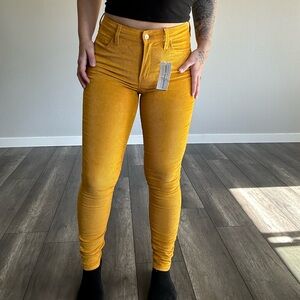 Old Navy NWT Rockstar Super Skinny High Rise Size 2